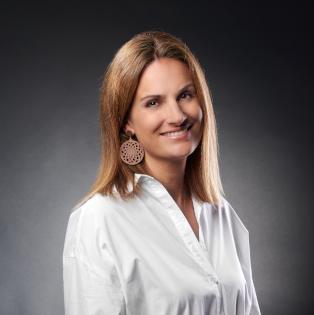 Portrait photo of Angelika Wallner, taken from the front
